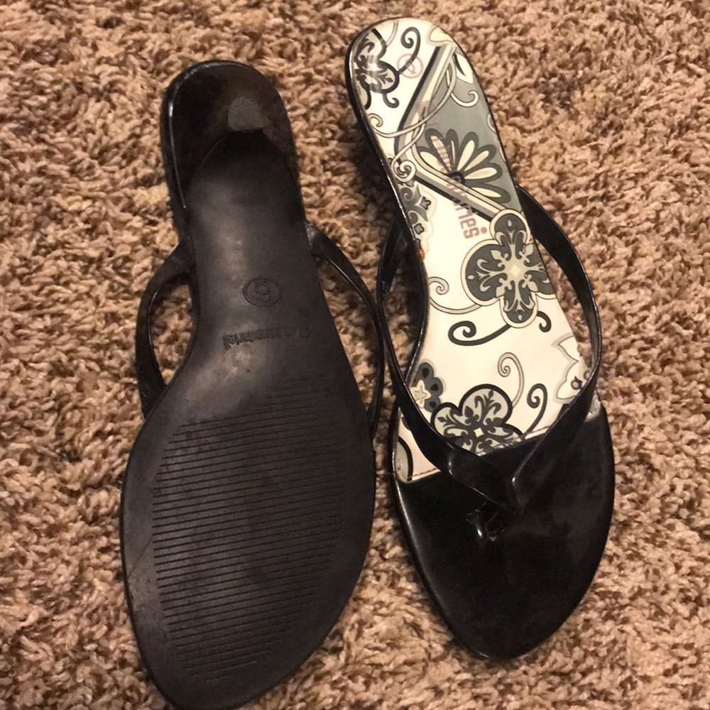 Black low heeled shoes